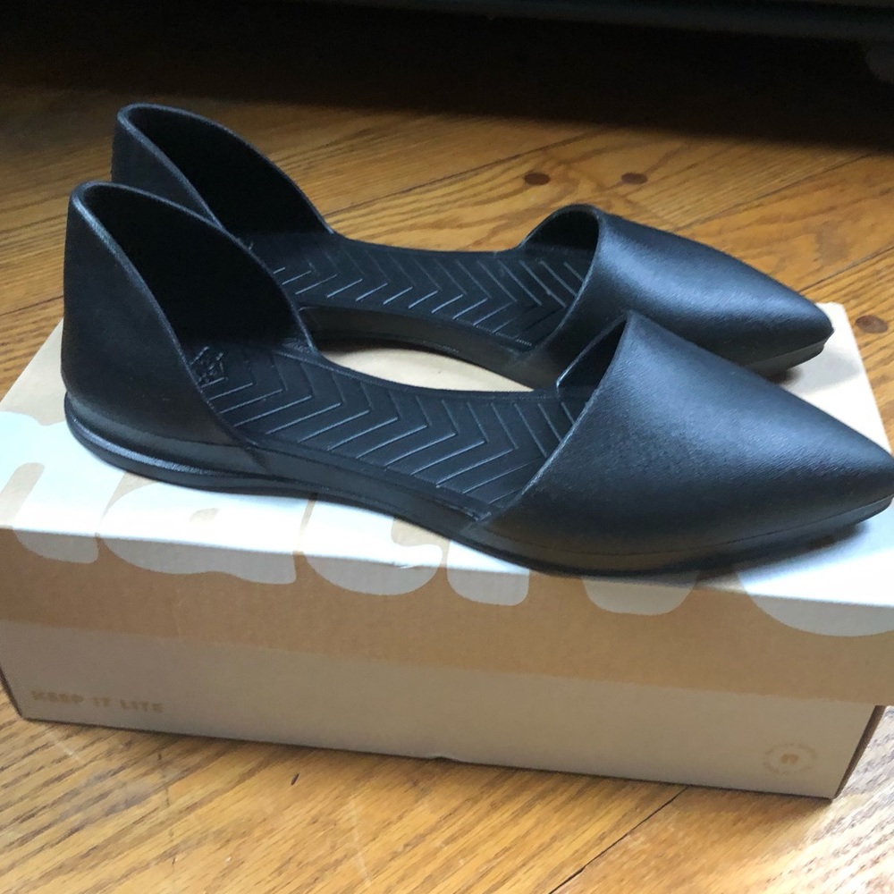 Native “Audrey” flats